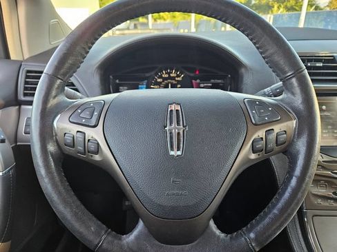 Used 2014 Lincoln MKX FWD w/ Equipment Group 101A image 9