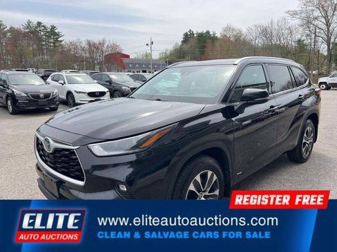Used 2021 Toyota Highlander XLE AWD/4WD image 3