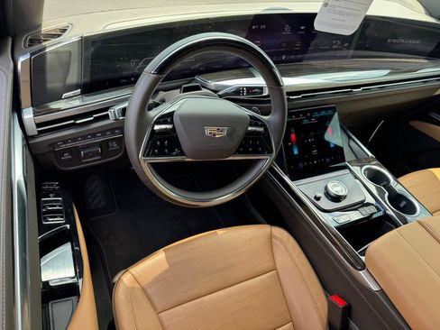 Certified 2026 Cadillac Escalade Luxury w/ LPO, Radiant Package AWD/4WD image 26