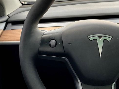 Used 2024 Tesla Model Y Long Range AWD/4WD image 11