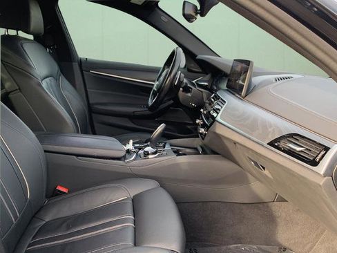 Used 2023 BMW M550i xDrive w/ Dynamic Handling Package image 50