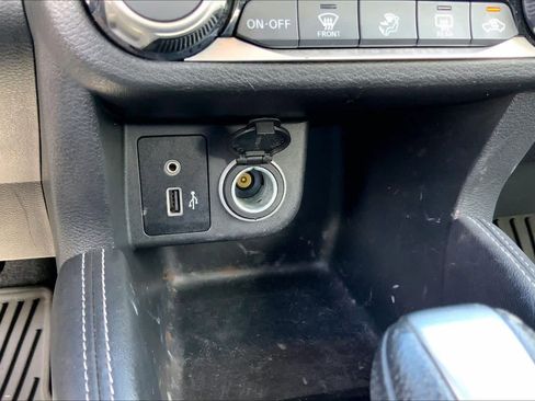 Used 2019 Nissan Kicks SR w/ Exterior Electronics Package image 32