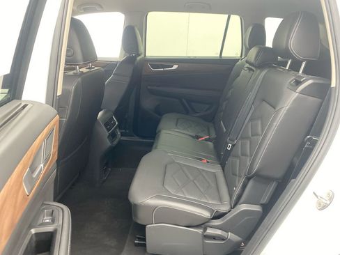Used 2024 Volkswagen Atlas SE AWD/4WD image 24