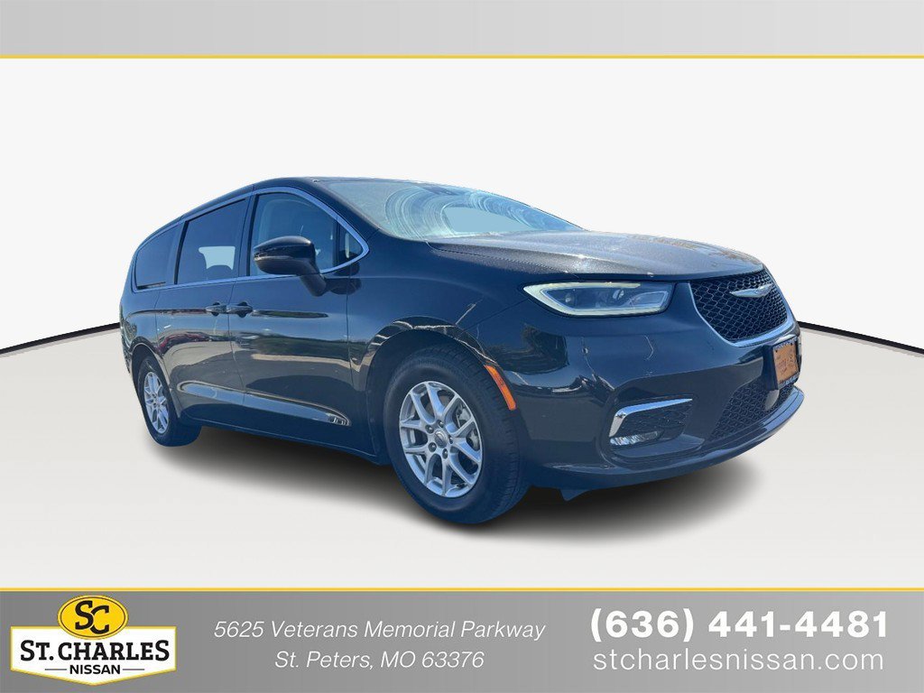 Used 2023 Chrysler Pacifica Touring-L FWD image 1