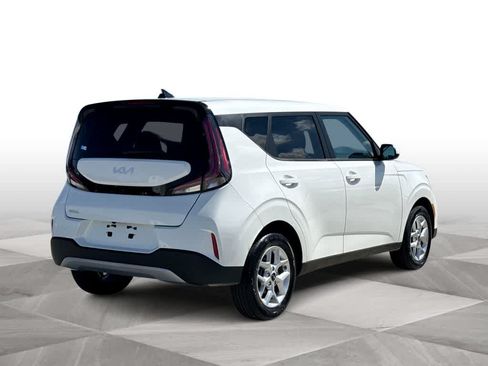 Used 2025 Kia Soul LX FWD image 8