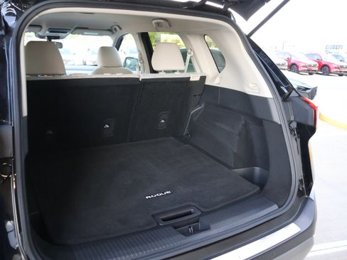 Used 2023 Nissan Rogue SV AWD/4WD image 16