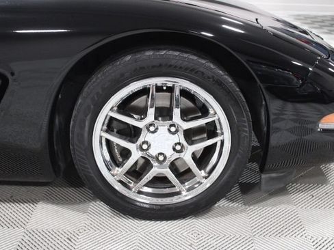 Used 2001 Chevrolet Corvette Coupe w/ Preferred Equipment Group1 RWD image 33