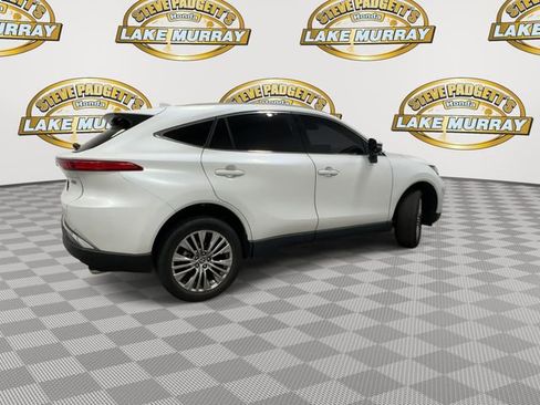Used 2023 Toyota Venza XLE AWD/4WD image 3