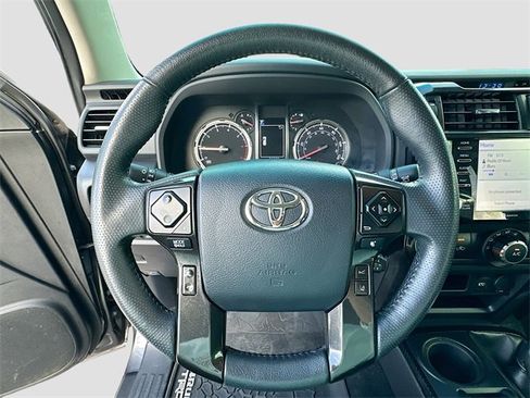 Used 2020 Toyota 4Runner SR5 Premium image 11