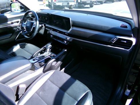 Used 2024 Kia Telluride LX image 12
