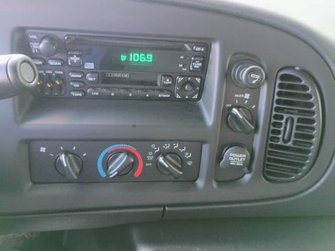 Used 2002 Dodge B3500 image 27