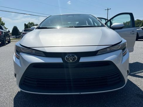 Used 2024 Toyota Corolla LE FWD image 30