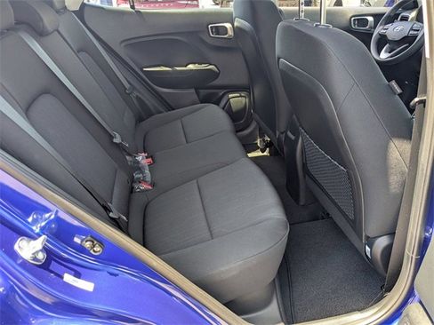 Used 2025 Hyundai Venue SE image 30