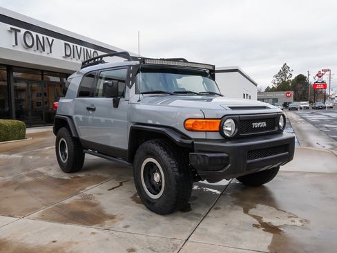 Used 2013 Toyota FJ Cruiser 4WD w/ Trail Teams Special Edition image 2