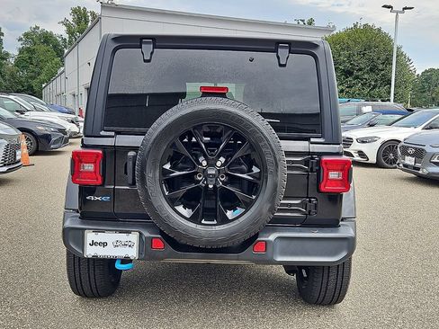 Used 2023 Jeep Wrangler Unlimited Sahara w/ Cold Weather Group AWD/4WD image 5