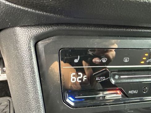 Certified 2023 Volkswagen Tiguan SE R-Line image 20