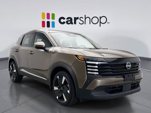 Used 2025 Nissan Kicks SR w/ SR Premium Package AWD/4WD image 7