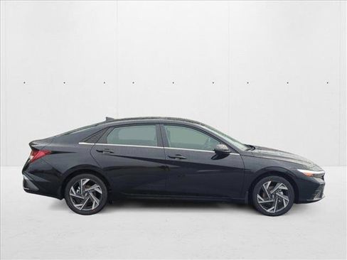 New 2025 Hyundai Elantra Limited image 5