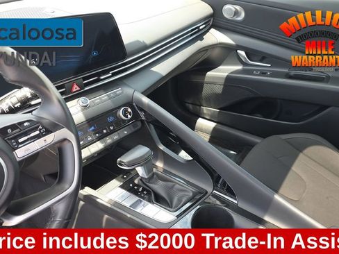 Used 2025 Hyundai Elantra SEL FWD image 22