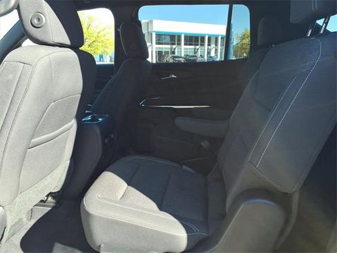Used 2024 Chevrolet Traverse LT image 10