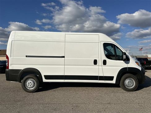 New 2026 RAM ProMaster 2500 w/ Convenience Group image 2