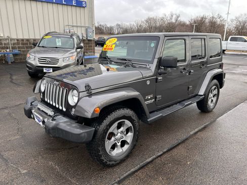 Used 2017 Jeep Wrangler Unlimited Sahara w/ Dual Top Group image 7