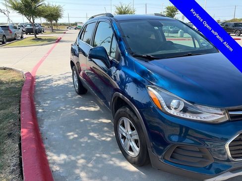 Used 2019 Chevrolet Trax LT w/ LT Convenience Package AWD/4WD image 9