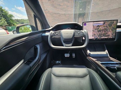 Used 2023 Tesla Model X AWD/4WD image 4