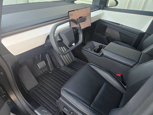 Used 2024 Tesla Cybertruck AWD Crew Cab image 21