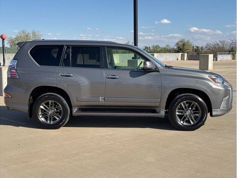 Used 2014 Lexus GX 460 w/ Premium Package AWD/4WD image 9