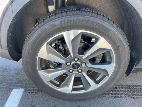 Used 2023 Ford Escape Platinum image 9