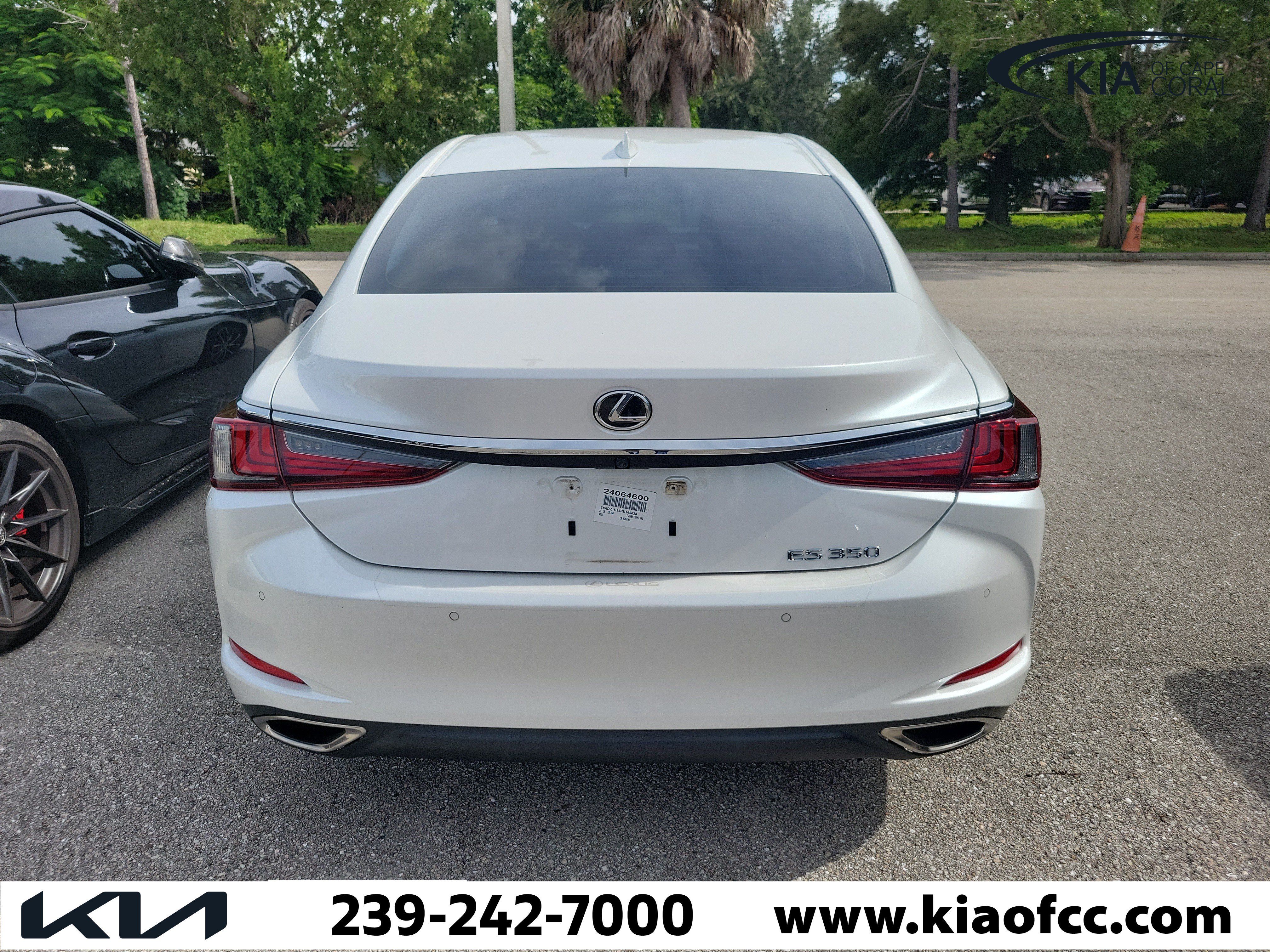 Used 2024 Lexus ES 350 w/ Premium Package FWD image 5
