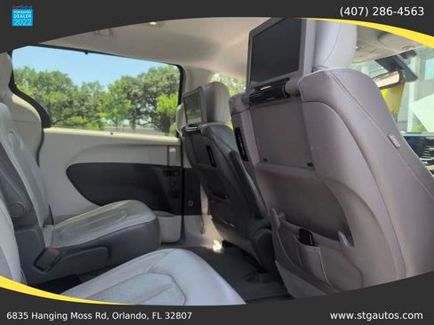 Used 2017 Chrysler Pacifica Touring-L Plus FWD image 21