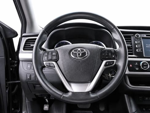 Used 2018 Toyota Highlander XLE AWD/4WD image 13
