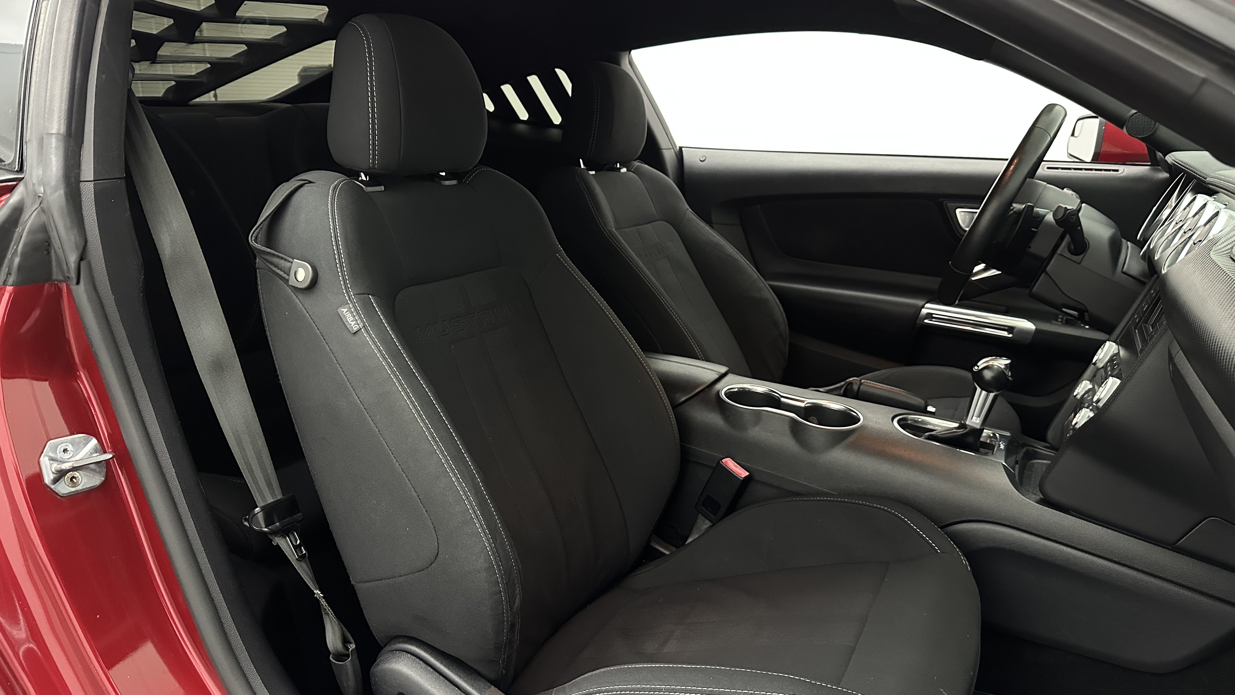 Used 2020 Ford Mustang Coupe RWD image 26