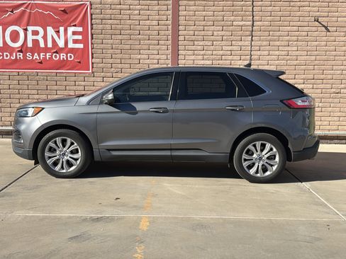 Used 2022 Ford Edge Titanium image 2