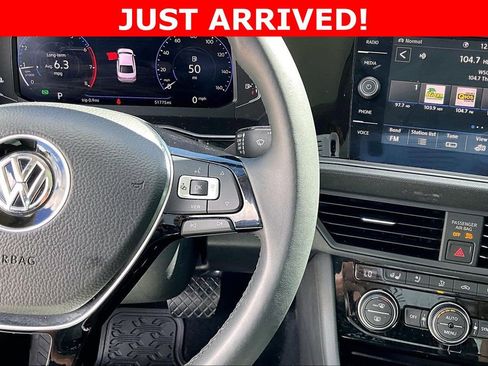 Certified 2020 Volkswagen Jetta SEL Premium image 25