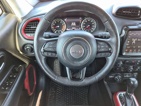 Used 2022 Jeep Renegade Trailhawk AWD/4WD image 17