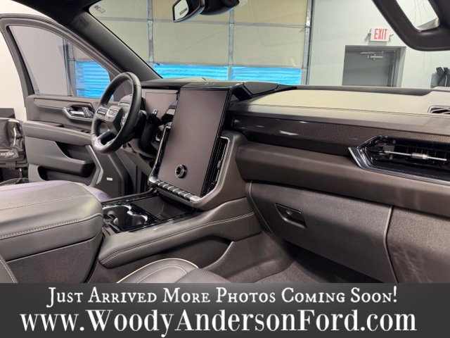 Used 2025 GMC Yukon Elevation w/ LPO, Elevation Black Package AWD/4WD image 28