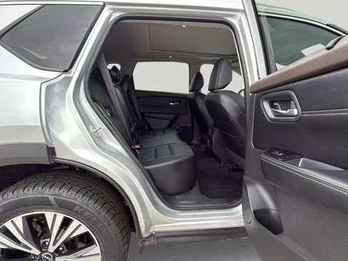 Used 2023 Nissan Rogue SV w/ SV Premium B Package image 17