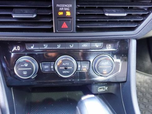 Used 2019 Volkswagen Jetta R-Line FWD image 17