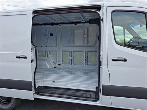 Used 2025 Mercedes-Benz Sprinter 2500 image 10