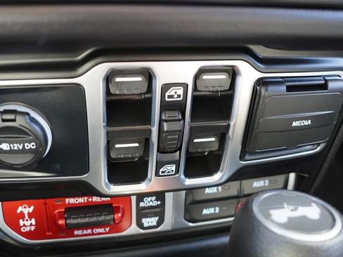 Certified 2025 Jeep Wrangler Unlimited Rubicon 4xe w/ Safety Group image 27