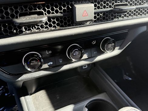 Used 2025 Honda HR-V LX image 12