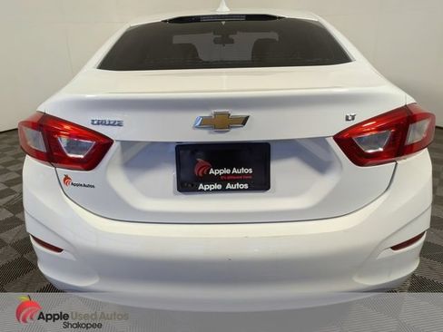 Used 2018 Chevrolet Cruze LT w/ Convenience Package FWD image 6