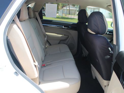 Used 2012 Kia Sorento LX w/ Convenience Pkg FWD image 29