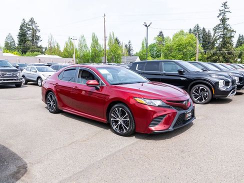 Used 2018 Toyota Camry SE FWD image 26