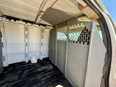 Used 2017 Chevrolet Express 2500 image 19