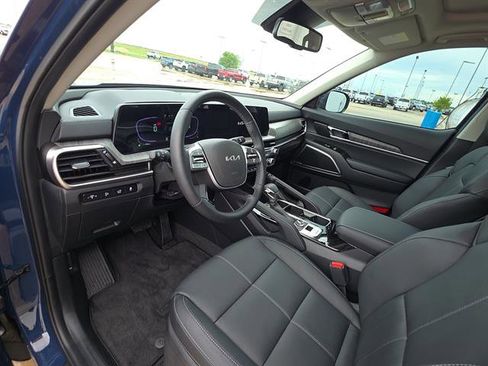 Used 2025 Kia Telluride EX w/ EX Captain's Chair Package AWD/4WD image 12