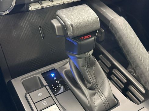 Certified 2025 Toyota Tacoma TRD Off-Road AWD/4WD image 23